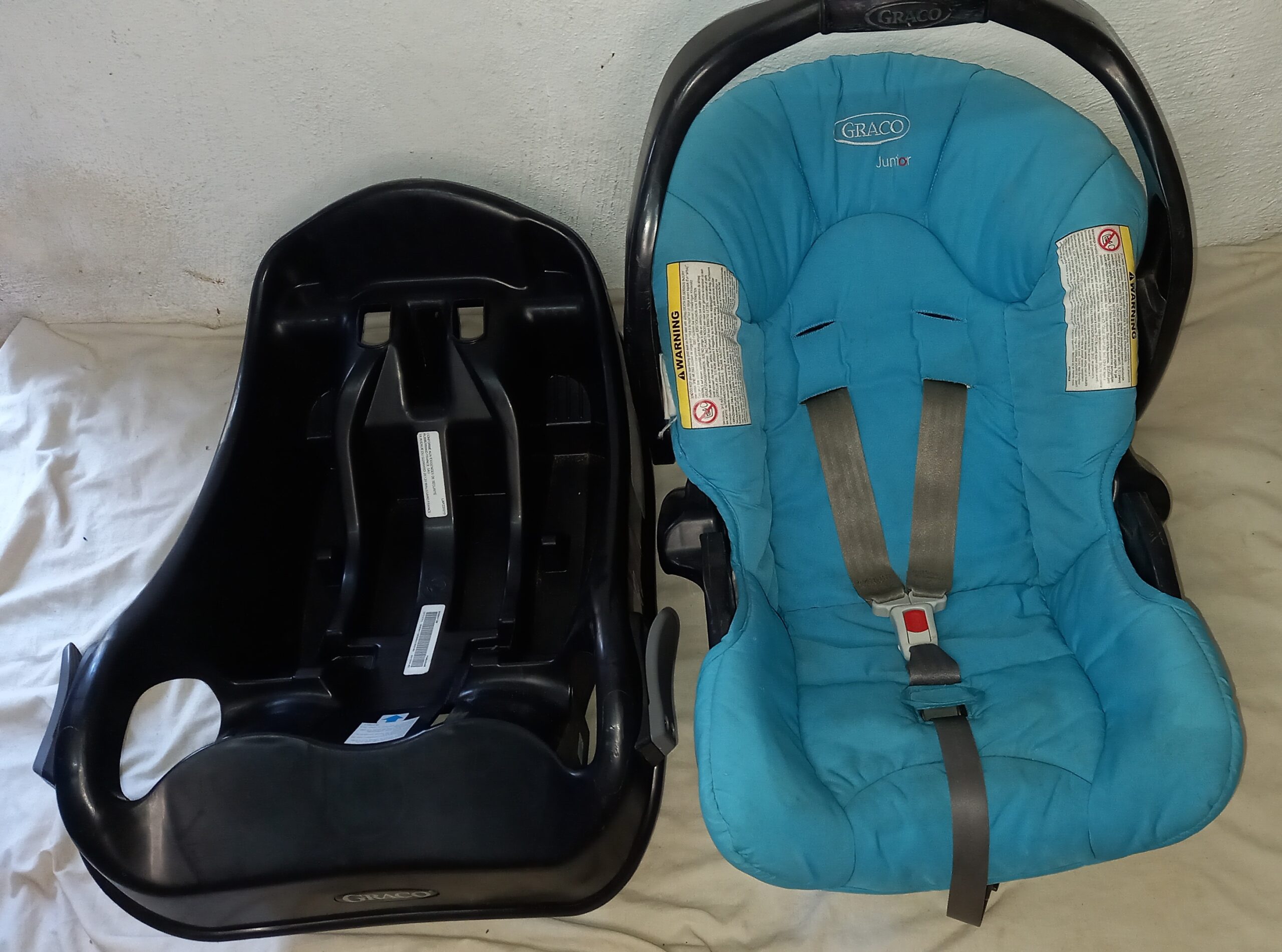 Graco Junior Infant Carseat with In-car Base - Image 2